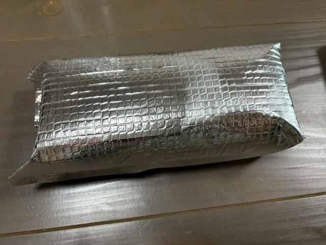 【いったつみとらどう 椰子の白わらび餅】持ち歩きに合わせて保冷剤をつけてくれます