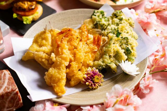 「春野菜と海老・キスの天ぷら」＜期間：2026年3月20日〜5月6日＞【ビュッフェ、アフタヌーンティー、コース料理で“春の食体験”！ダブルツリーbyヒルトン京都駅で「春の味覚フェア」を開催！】