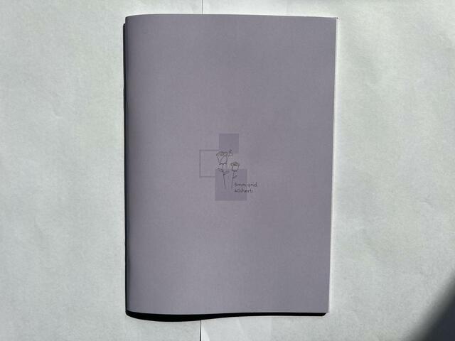 【ダイソー カラーノートA5サイズ 5mm方眼罫 40枚 パープル】表紙のバラがおしゃれ