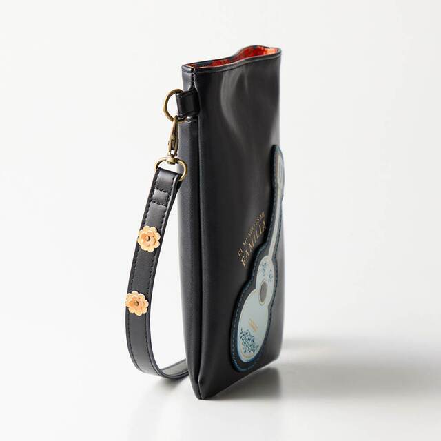 ギターアップリケ付きスマートフォンショルダーバッグ「リメンバー・ミー」｜￥ 5,490 （税込）