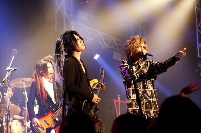 BORN・Ray（G）、猟牙（Vo）、美央（サポートB）