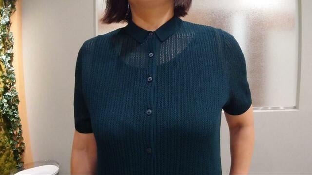 【ユニクロ レースニットワンピース】ボタンを全部留めると、よりきちんと感が出ます♪