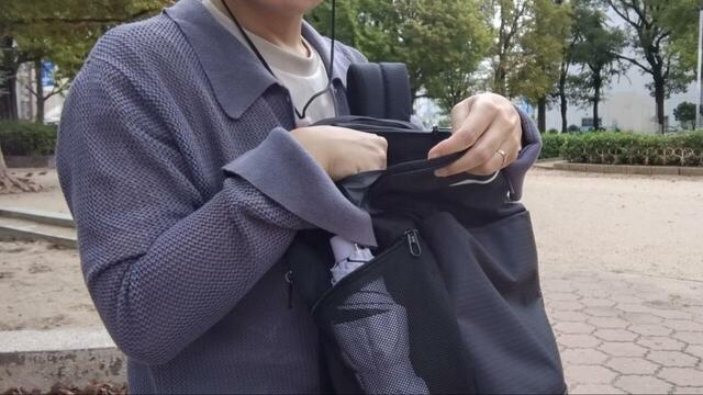 【NIKE（ナイキ） ブラジリア バックパック M】ナイキのロゴ部分は、内側がフリース素材のファスナーポケットになっています。小物を取り出しやすく地味に便利！