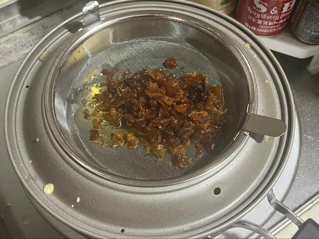 【揚げてお仕舞い】天かすをしっかり取り除けます　　