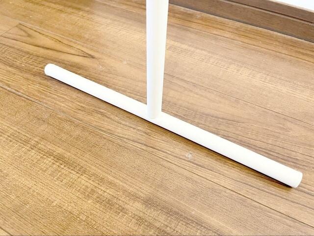 【山崎実業 tower スリムコートハンガー】床との接地面はこれだけ！省スペース収納が叶います◎