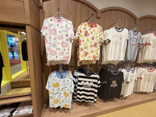 かわいい限定デザインのTシャツも展開されています