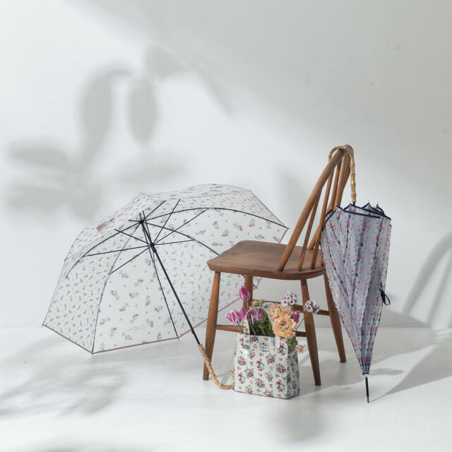 【Cath Kidston】TPU長傘（2種）各6,600円（税込）Rose Miniature / Guards Bud Stripe