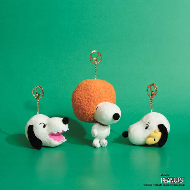 【Afternoon Tea LIVING】キーチャーム（ギザギザ）2,420円、（ウィッグスタイル）　2,970円、（ウッドストック）2,420円