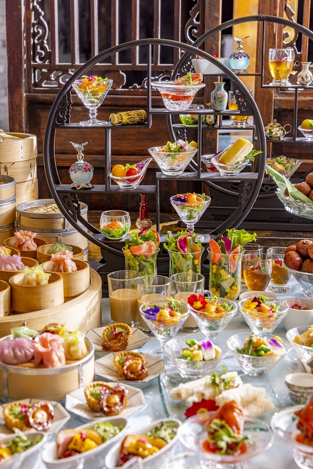 茶器に配されるシェフズ・スペシャル