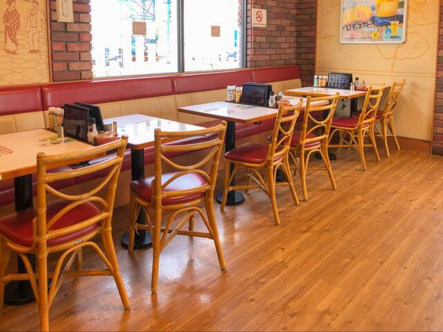 【すき家】家族や知人と来る場合はテーブル席も利用できます