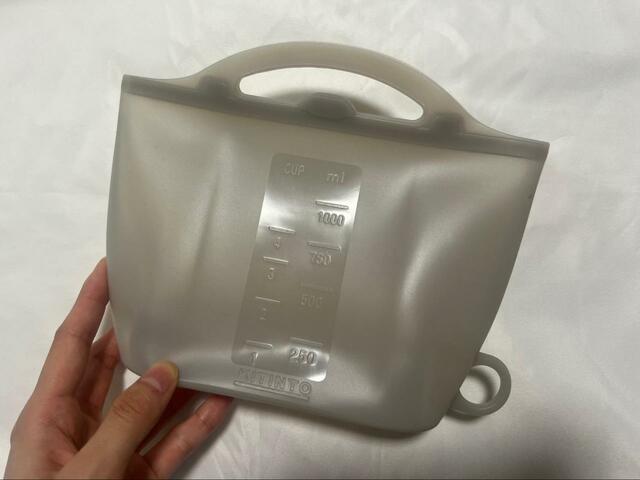 【3COINS＋plus シリコーンフードバッグ】サイズは約幅15.2×高さ16.5×奥行6.3cmです