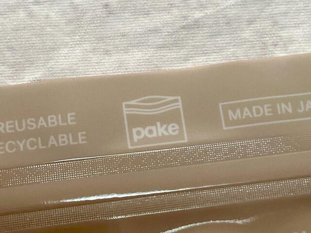 おしゃれジッパーバッグブランド「 Pake®」とのトリプルコラボ。「Pake®」のロゴ入りです♪