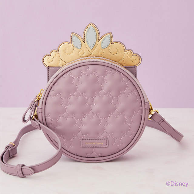 『塔の上のラプンツェル』に登場する魔法の花をイメージした、花モチーフのキルティングデザインが施されたショルダーバッグ：￥22,000【Disney Collection / d fashion × Samantha Thavasa】