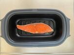【3COINS 電子レンジ調理器】鮭の塩焼きを作ります。鮭を置いて加熱するだけ！（途中で一度ひっくり返します）