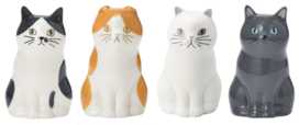 【ロフト 文具会議2023】「フラワー＆ペンスタンド　ネコ」1,320円　猫の形の磁器製ペンスタンド。一輪挿しや歯ブラシスタンドにも。