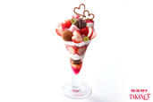 「〈新宿本店〉バレンタインパフェ～あまおう～」＜価格：2,420円（税込）＞【バレンタインデーまでの期間限定！タカノフルーツパーラーにハートが飾られた苺＆チョコのパフェ登場！】