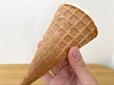 【セブンプレミアムゴールド 金のアイス ワッフルコーン】ほんのりバターの風味を感じられるワッフルコーン