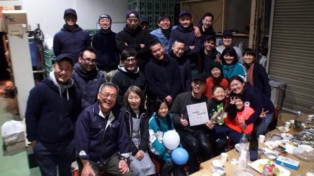 白糸酒造の皆さんと。各地でのこういったふれあいが橘の何よりの楽しみでもある。