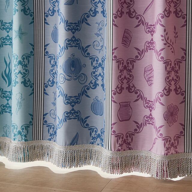 お城の窓辺のような遮光・遮熱カーテン「ディズニープリンセス」|¥ 13,900~ 19,900 (税込)