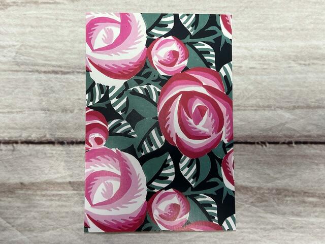 まるで絵画のように美しい薔薇柄も♪