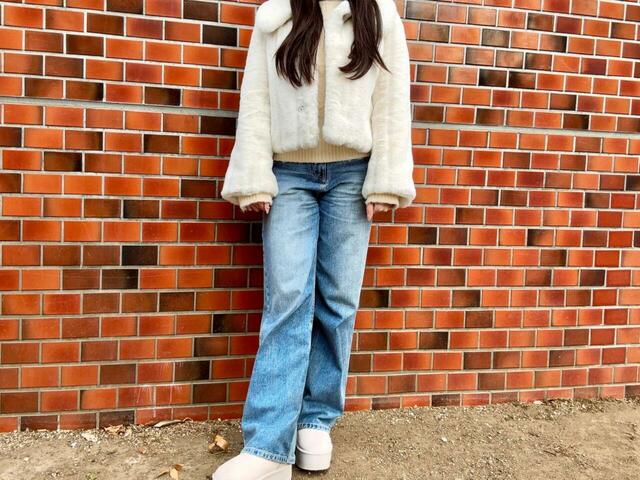 グレイルの厚底ムートンブーツを着用。ワイドデニムに合わせてみました