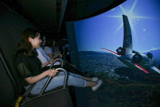 富士急ハイランド「富士飛行社」