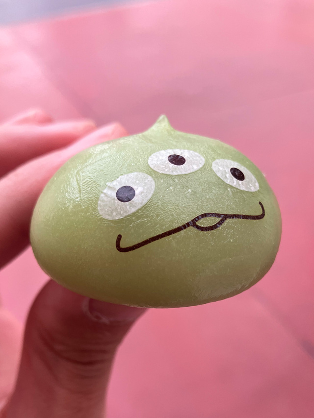 最後の1個。果たして何味のクリームが…!?【春ディズニー「格安&激かわグルメ」】