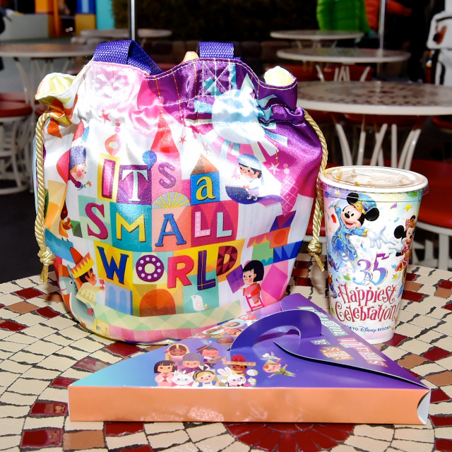 キャプテンフックス・ギャレーで販売中のスペシャルセット（スペシャルセットに、プラス1,000円でスーベニアランチケースを付けることができます）｜東京ディズニーランド｜東京ディズニーリゾート35周年 “Happiest Celebration! ”