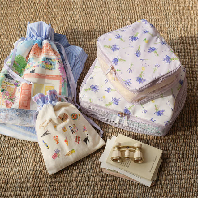 【Afternoon Tea LIVING】巾着セット ¥2,750、クロスケースセット ¥3,630