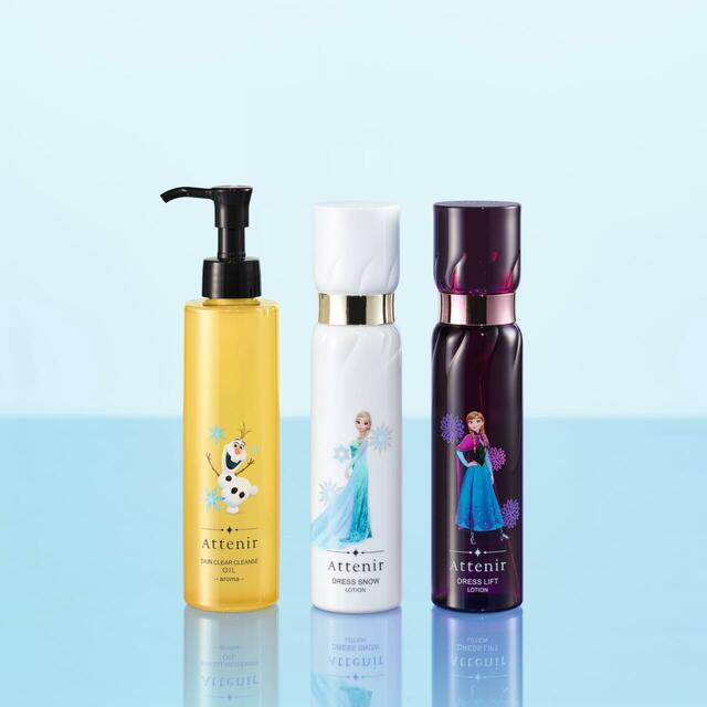 Attenir スキンクリア クレンズ オイル アロマタイプ〈リフレシングシトラスの香り〉』限定デザイン 『スキンクリア クレンズ オイル 〈無香タイプ〉』限定デザイン 各1,980円、『ドレススノー ローション』限定デザイン 4,070円、『ドレスリフト ローション』限定デザイン 3,740円