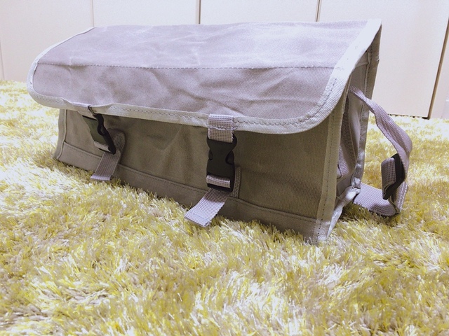 【ワークマン パラフィン帆布スクエアショルダー】アウトドアでは薪を入れるのにも重宝します