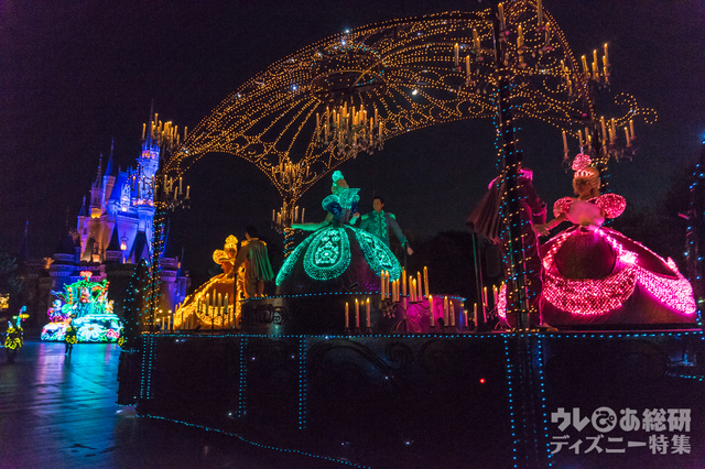 クリスマスバージョン「東京ディズニーランド・エレクトリカルパレード・ドリームライツ」(2016年)|東京ディズニーランド「クリスマス・ファンタジー」