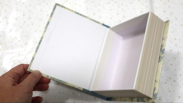 【セリア ブック型収納ボックス】マグネット吸着の蓋で、ちょっとした宝箱の気分