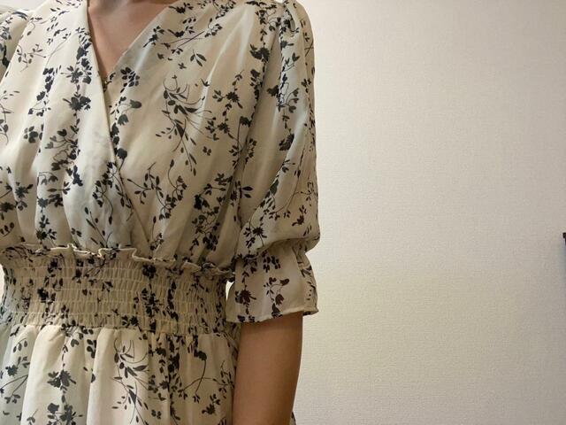 【DHOLICカシュクール花柄ワンピース】随所に散りばめられた「絞り」がポイント！