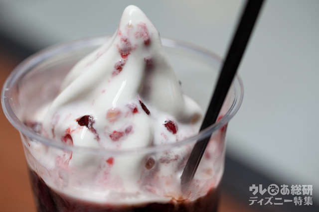 黒みつ白玉＆ストロベリーゼリーサンデー