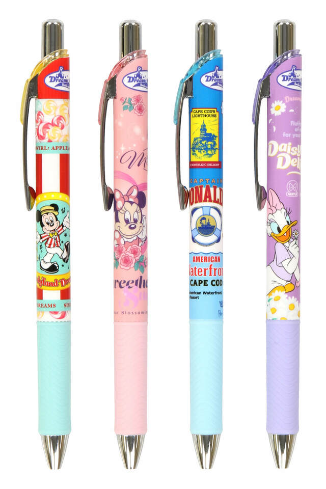 ボールペン〈エナージェル〉セット 1,600円｜ディズニーキャラクターがいっぱいのグロサリーストアをモチーフにしたグッズ｜販売店舗：東京ディズニーランド「ホームストア」、東京ディズニーシー「ヴィラ・ドナルド・ホームショップ」｜発売日：2024年10月10日（木）