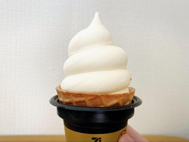 【セブンプレミアムゴールド 金のアイス ワッフルコーン】モコモコとしたかわいいフォルムのアイスがお目見え