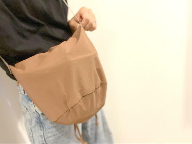 【BEAMS サウナバッグ】巾着部分を後ろに織ればスッキリした見た目に♪