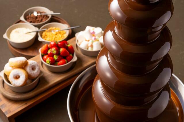「チョコレートファウンテン」＜期間：2026年2月16日～4月30日＞【【札幌】おおきなイチゴのズコットや豪快な肉料理も楽しめる♪ランチブッフェ「イタリア郷土料理フェア」で春を先取り！】