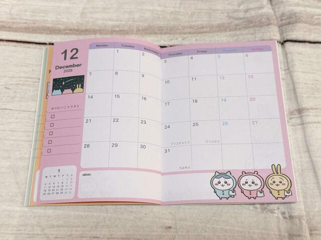 12月はパジャマ姿のちいかわ、ハチワレ、うさぎが登場。流れ星を見上げる後ろ姿がかわいい~