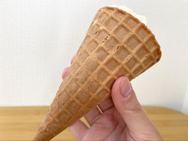 【セブンプレミアムゴールド 金のアイス ワッフルコーン】ほんのりバターの風味を感じられるワッフルコーン