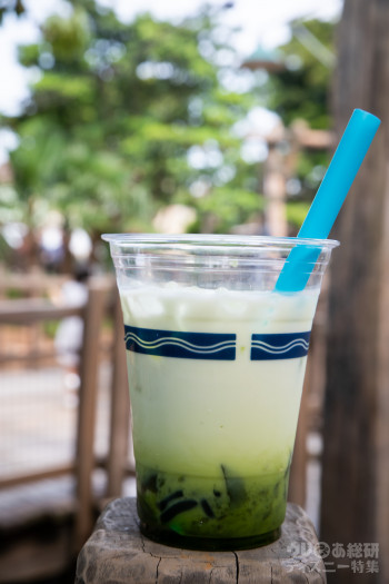 スペシャルカクテル（抹茶リキュール＆ミルク）680円｜東京ディズニーシー「ディズニー七夕デイズ」2019年
