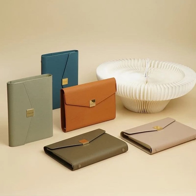 「大人ノート」ルーズリーフノート マグネットボタン 使い勝手のいい5色