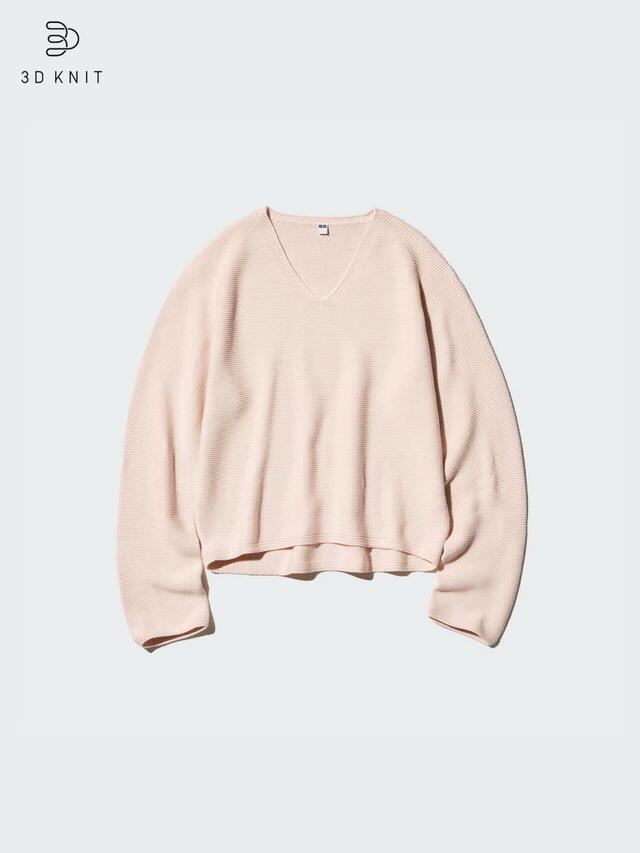 「3DコットンリラックスVネックセーター」2,990円（税込）