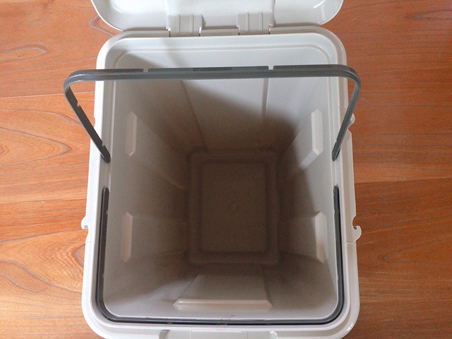 【カインズ 抗菌ジョイントペール45L　ベージュ】袋のストッパー付き