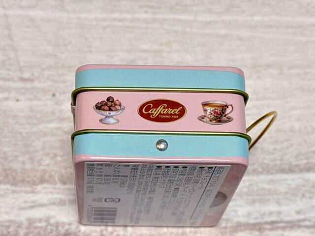 側面にもティーカップやチョコレートのイラスト入りで、どこから見ても抜かりなくキュート♪