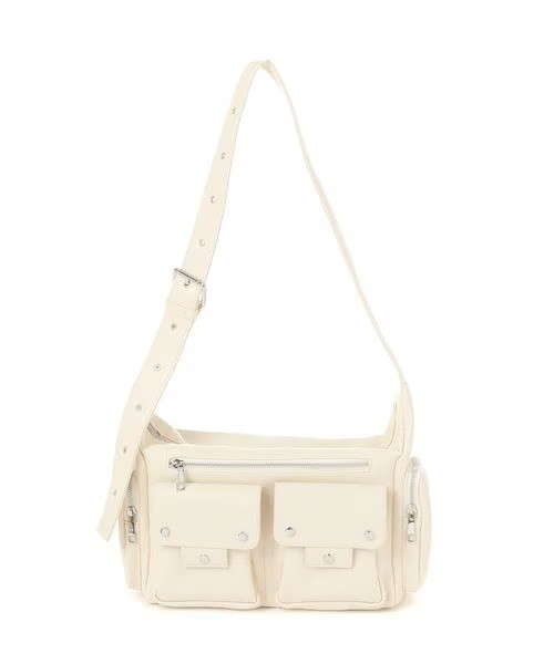 【LAKOLEのバッグ・キャップ売上ランキング 1位】「ZIPコンビポケットワンショルダーバッグ」4,990円(税込)