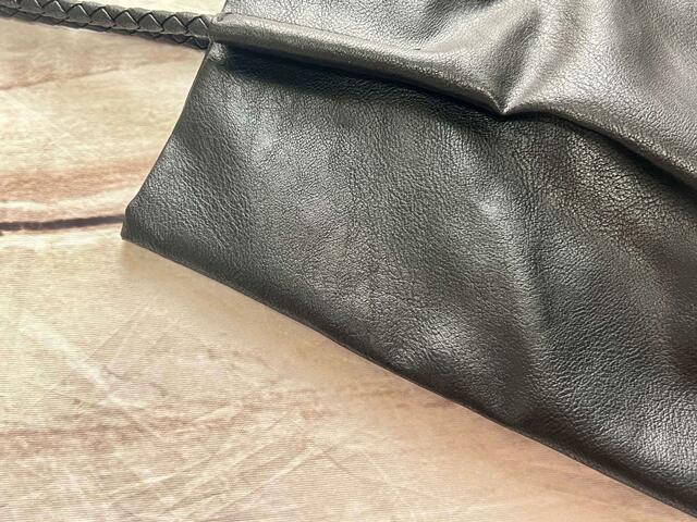 シボ感のあるリッチなグレインレザー調の合成皮革!
