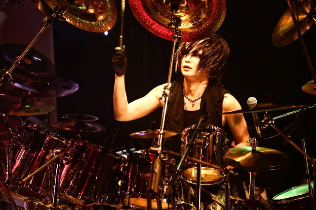 DEZERT　　撮影：小林裕和