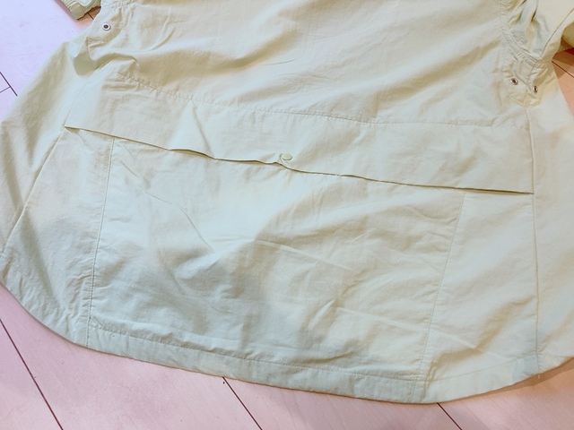 【ワークマン レディーストランスフォームジャケットEX】背面には大きなポケット。タブレットも入ります